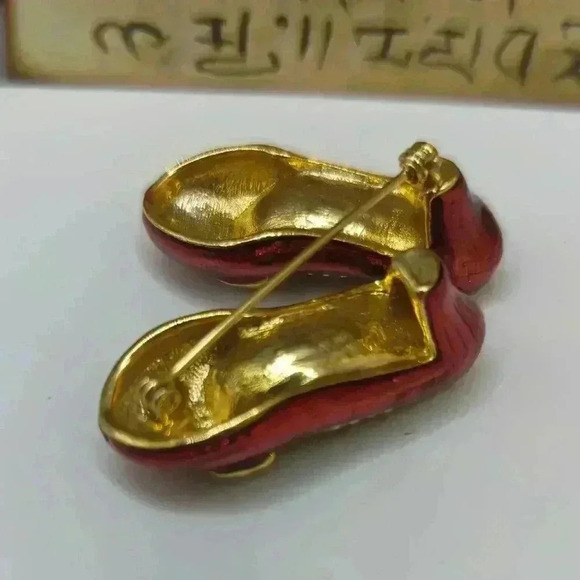 "Ruby Slipper Dreams" Vintage Shoe Brooch - Sparkling Crystal Accents Whimsical - Picture 4 of 5
